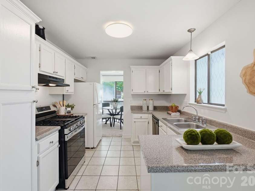 4119 Bon Rea Drive, Charlotte, NC 28226.  MLS# CAR4386771, YatesRealty ID 31389. 