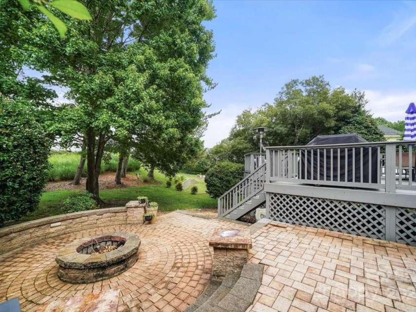 12811 Cadgwith Cove Drive, Huntersville, NC 28078.  MLS# CAR4281341, YatesRealty ID 31390. 