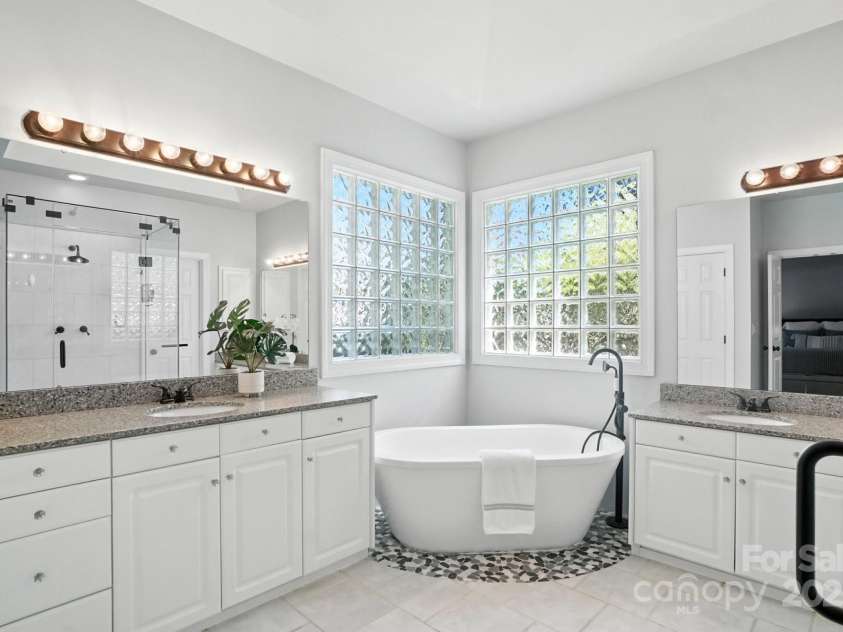 12811 Cadgwith Cove Drive, Huntersville, NC 28078.  MLS# CAR4281341, YatesRealty ID 31390. 