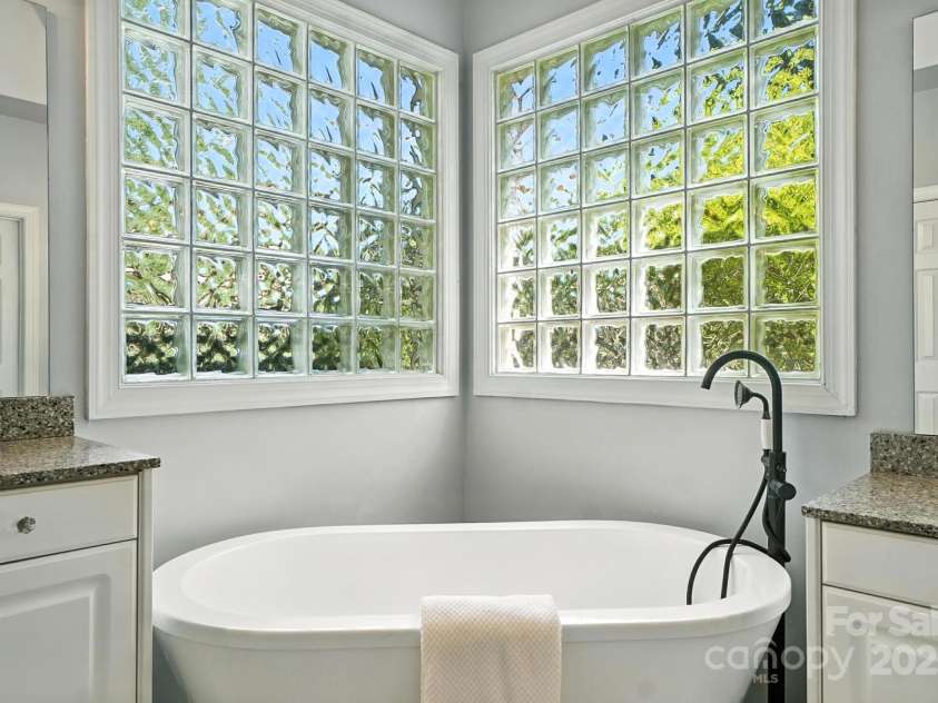 12811 Cadgwith Cove Drive, Huntersville, NC 28078.  MLS# CAR4281341, YatesRealty ID 31390. 