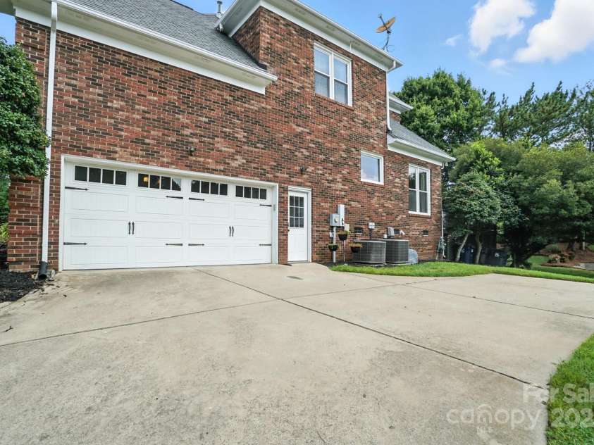 12811 Cadgwith Cove Drive, Huntersville, NC 28078.  MLS# CAR4281341, YatesRealty ID 31390. 
