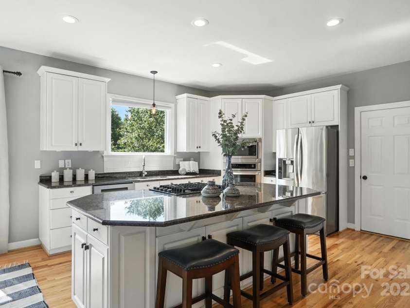 12811 Cadgwith Cove Drive, Huntersville, NC 28078.  MLS# CAR4281341, YatesRealty ID 31390. 