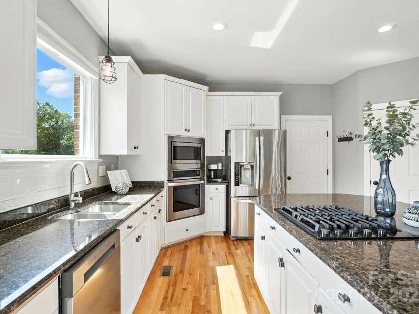 12811 Cadgwith Cove Drive, Huntersville, NC 28078.  MLS# CAR4281341, YatesRealty ID 31390. 