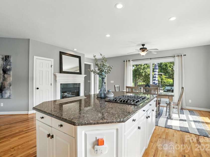 12811 Cadgwith Cove Drive, Huntersville, NC 28078.  MLS# CAR4281341, YatesRealty ID 31390. 