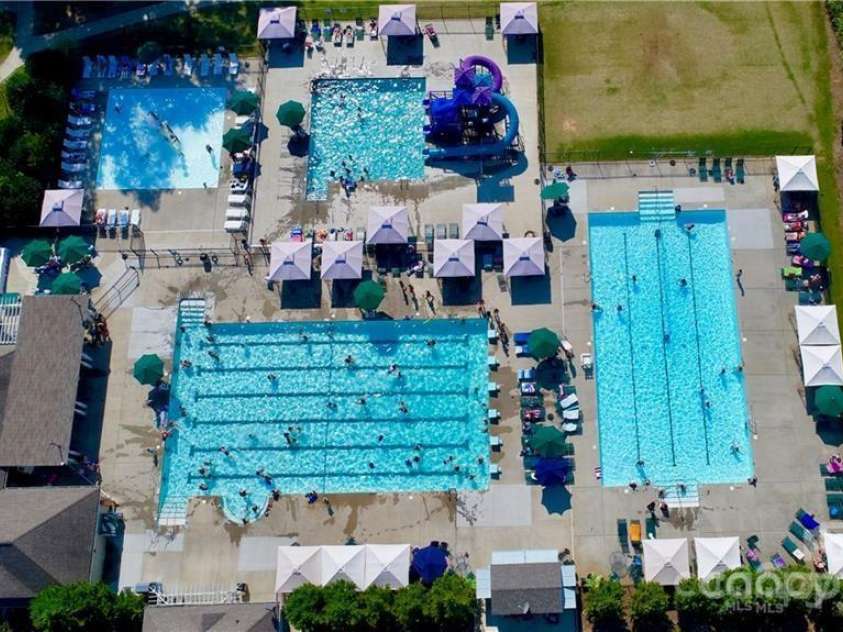 12811 Cadgwith Cove Drive, Huntersville, NC 28078.  MLS# CAR4281341, YatesRealty ID 31390. Community pool