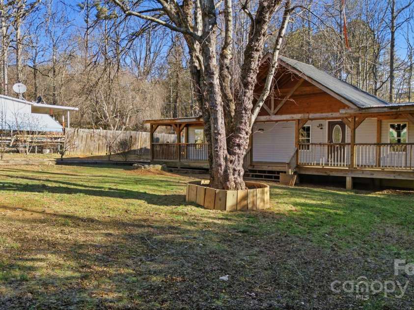 102 Garnett Trace Road, Franklin, NC 28734.  MLS# CAR4332520, YatesRealty ID 31391. 