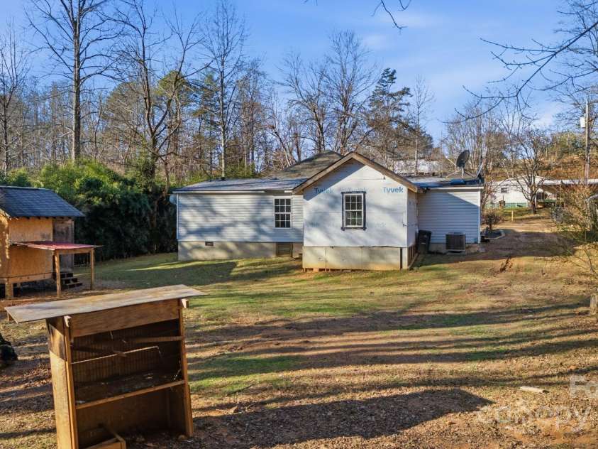 102 Garnett Trace Road, Franklin, NC 28734.  MLS# CAR4332520, YatesRealty ID 31391. 