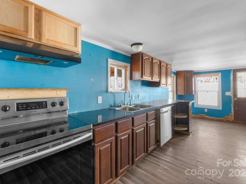 102 Garnett Trace Road, Franklin, NC 28734.  MLS# CAR4332520, YatesRealty ID 31391. 