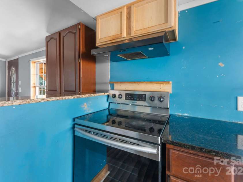 102 Garnett Trace Road, Franklin, NC 28734.  MLS# CAR4332520, YatesRealty ID 31391. 