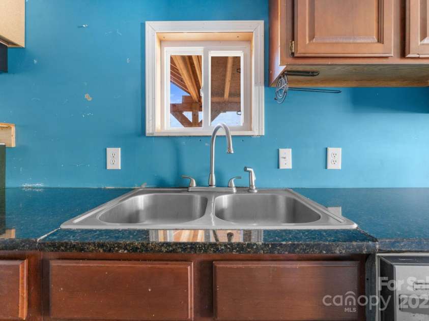 102 Garnett Trace Road, Franklin, NC 28734.  MLS# CAR4332520, YatesRealty ID 31391. 