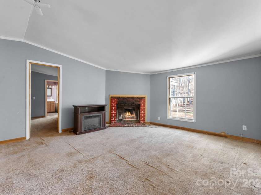 102 Garnett Trace Road, Franklin, NC 28734.  MLS# CAR4332520, YatesRealty ID 31391. 