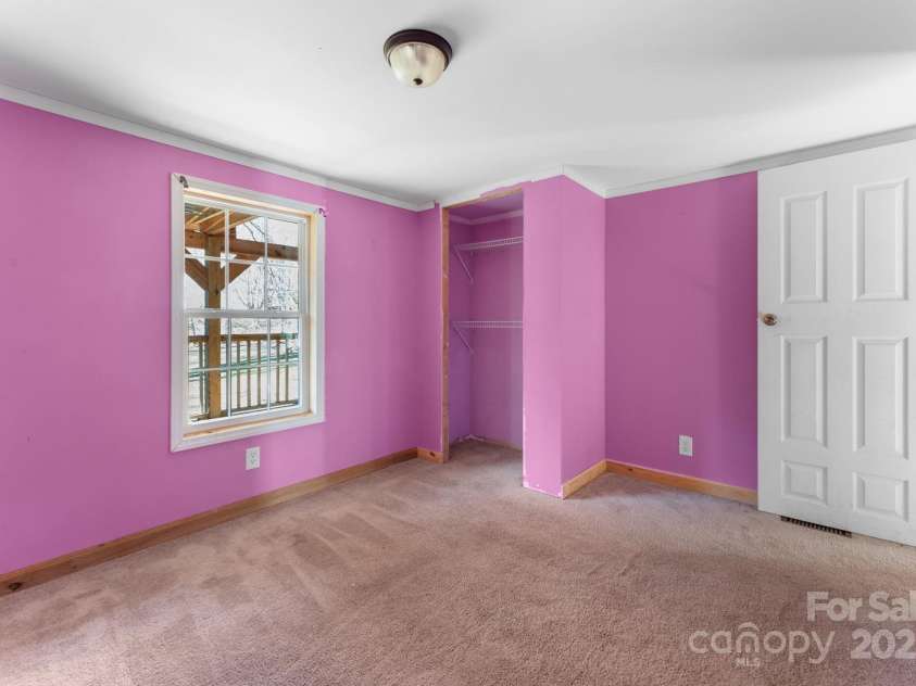102 Garnett Trace Road, Franklin, NC 28734.  MLS# CAR4332520, YatesRealty ID 31391. 