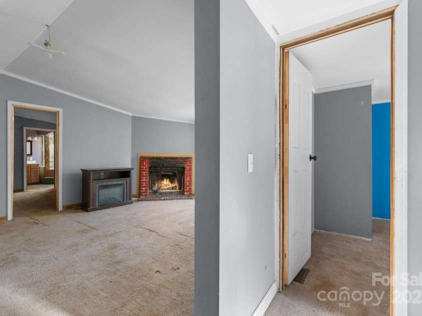 102 Garnett Trace Road, Franklin, NC 28734.  MLS# CAR4332520, YatesRealty ID 31391. 