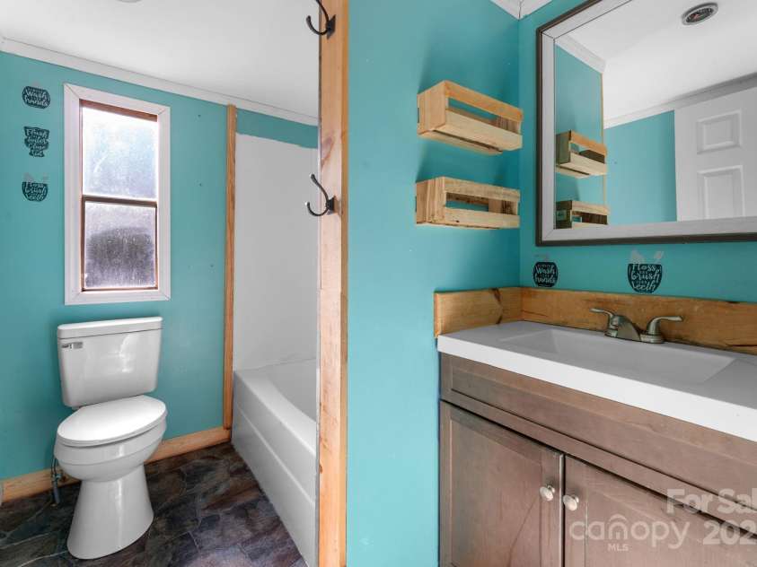 102 Garnett Trace Road, Franklin, NC 28734.  MLS# CAR4332520, YatesRealty ID 31391. 
