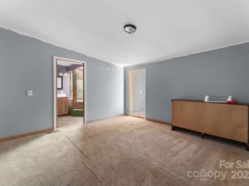102 Garnett Trace Road, Franklin, NC 28734.  MLS# CAR4332520, YatesRealty ID 31391. 