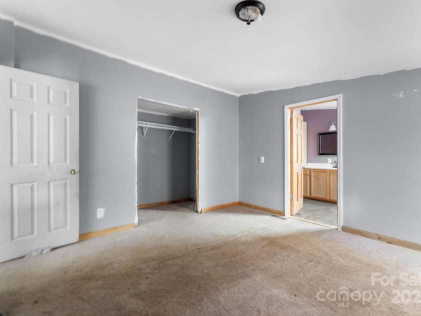 102 Garnett Trace Road, Franklin, NC 28734.  MLS# CAR4332520, YatesRealty ID 31391. 