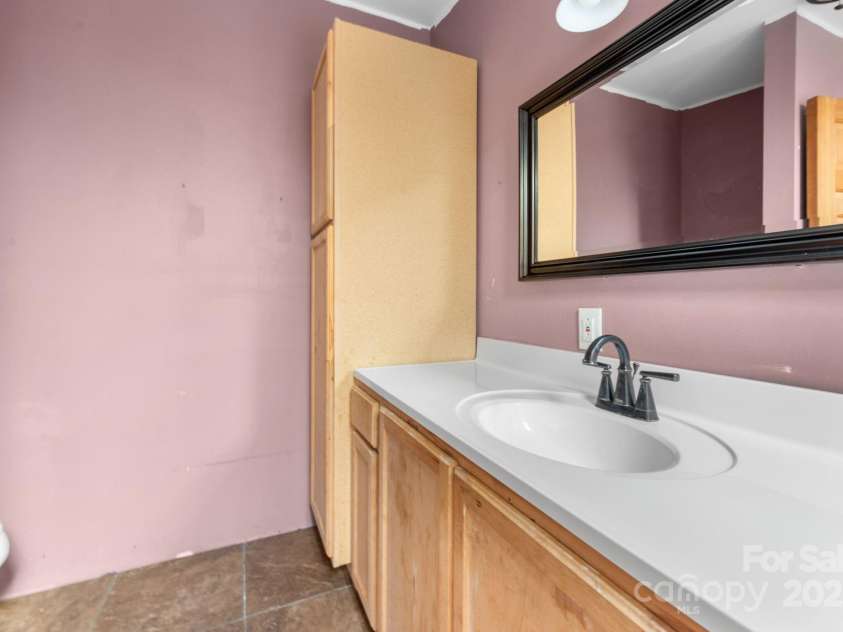 102 Garnett Trace Road, Franklin, NC 28734.  MLS# CAR4332520, YatesRealty ID 31391. 