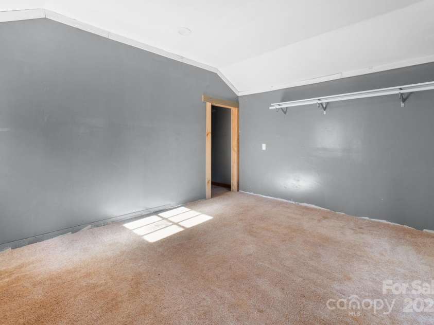 102 Garnett Trace Road, Franklin, NC 28734.  MLS# CAR4332520, YatesRealty ID 31391. 