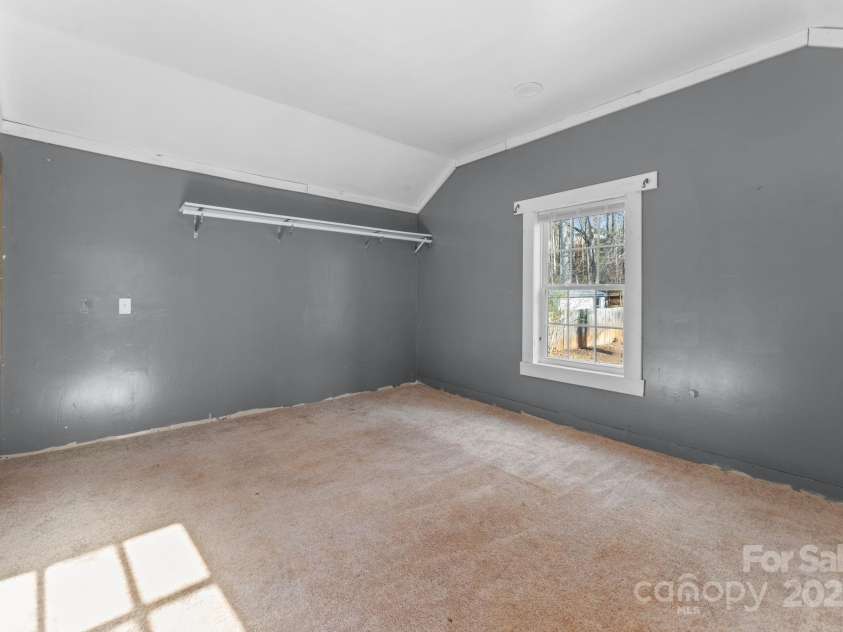 102 Garnett Trace Road, Franklin, NC 28734.  MLS# CAR4332520, YatesRealty ID 31391. 