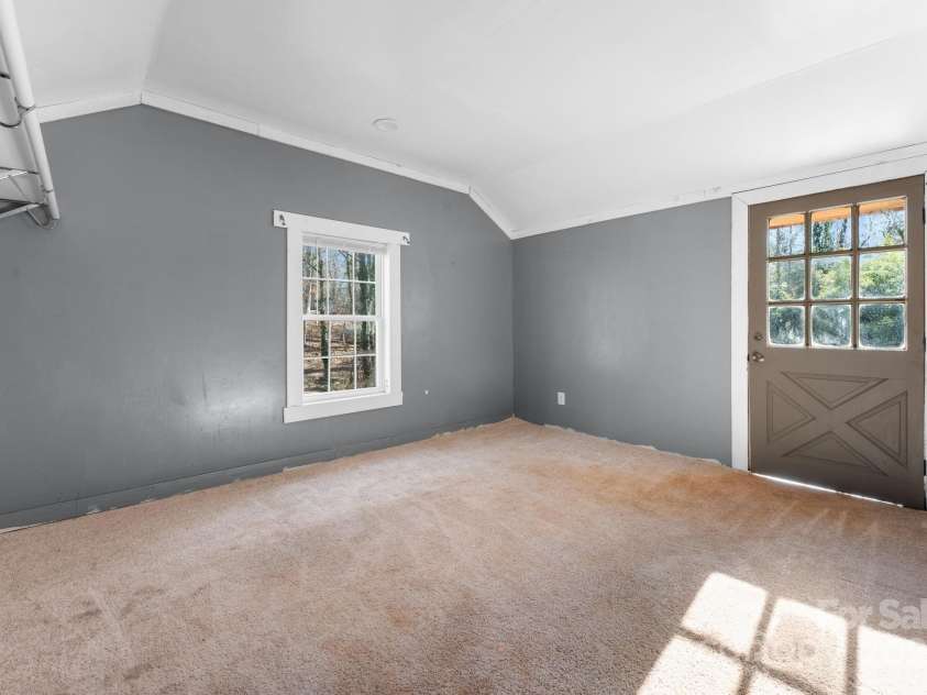 102 Garnett Trace Road, Franklin, NC 28734.  MLS# CAR4332520, YatesRealty ID 31391. 