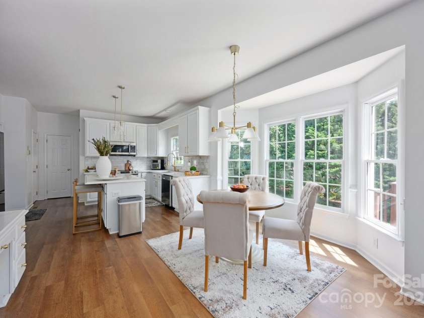 5005 Chestnut Knoll Lane, Charlotte, NC 28269.  MLS# CAR4271078, YatesRealty ID 31391. 