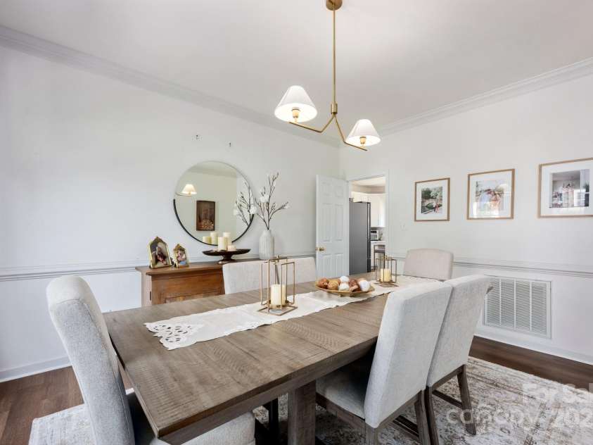 5005 Chestnut Knoll Lane, Charlotte, NC 28269.  MLS# CAR4271078, YatesRealty ID 31391. 