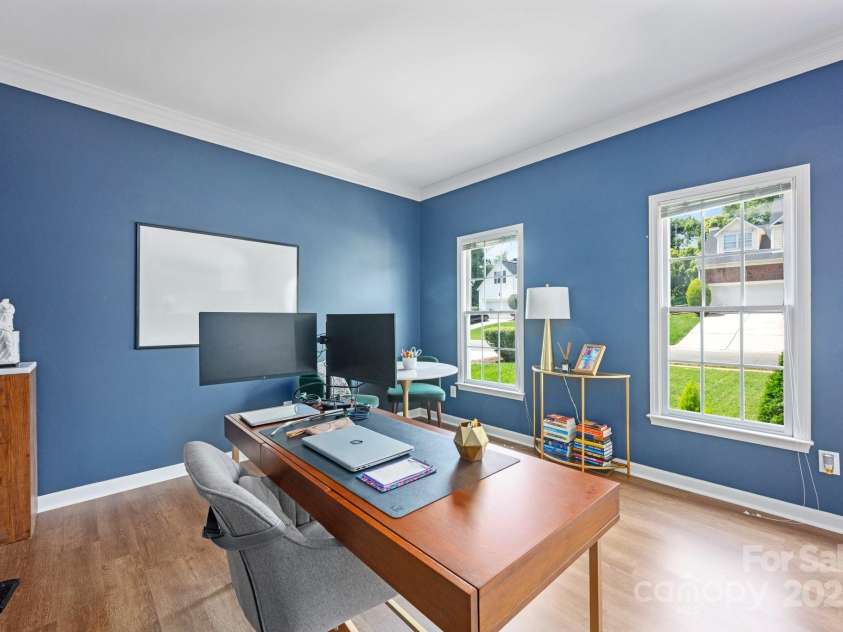 5005 Chestnut Knoll Lane, Charlotte, NC 28269.  MLS# CAR4271078, YatesRealty ID 31391. 