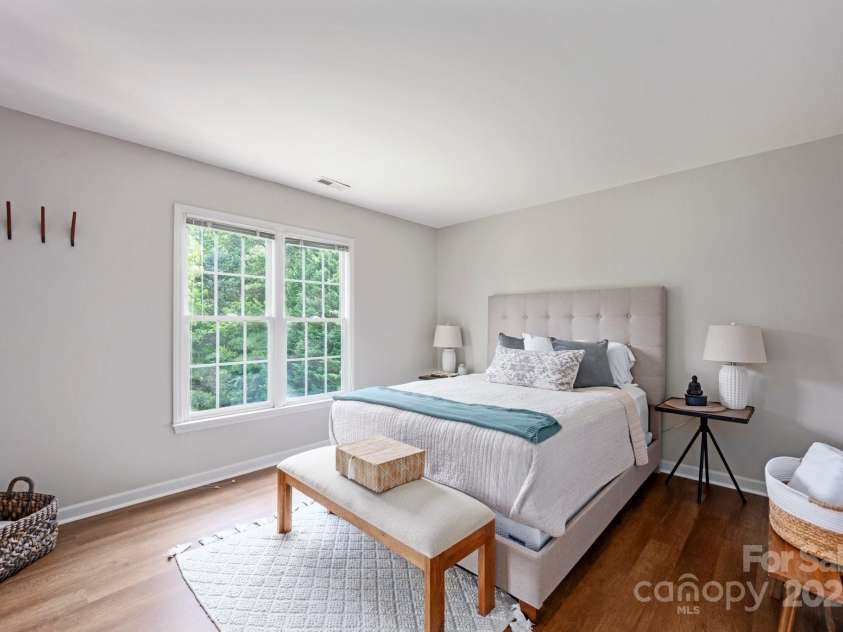 5005 Chestnut Knoll Lane, Charlotte, NC 28269.  MLS# CAR4271078, YatesRealty ID 31391. 