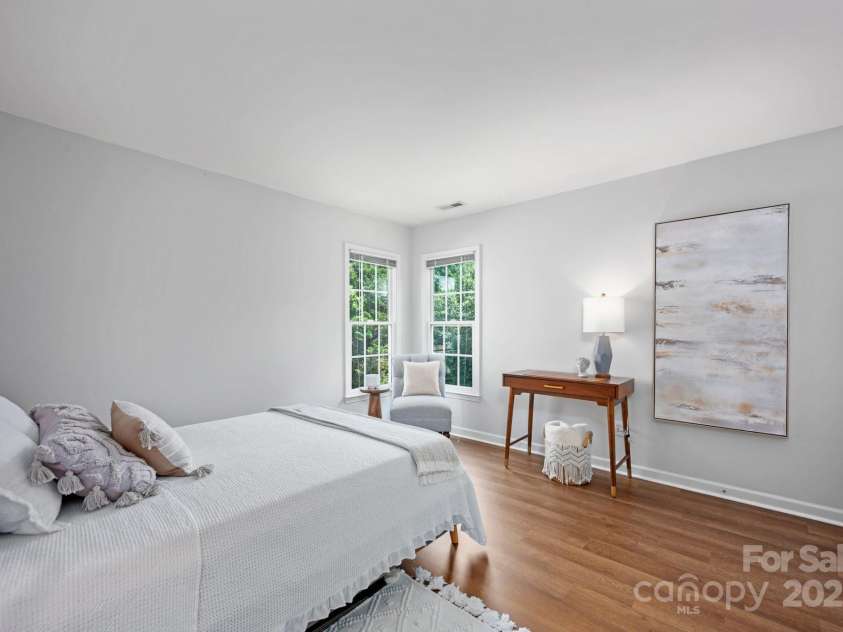 5005 Chestnut Knoll Lane, Charlotte, NC 28269.  MLS# CAR4271078, YatesRealty ID 31391. 