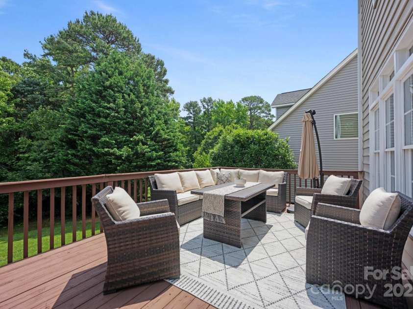 5005 Chestnut Knoll Lane, Charlotte, NC 28269.  MLS# CAR4271078, YatesRealty ID 31391. 