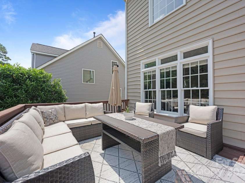 5005 Chestnut Knoll Lane, Charlotte, NC 28269.  MLS# CAR4271078, YatesRealty ID 31391. 