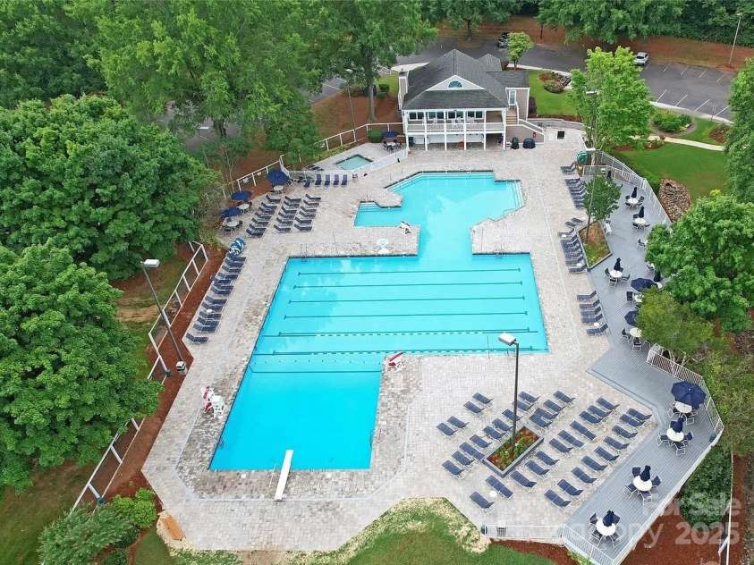 5005 Chestnut Knoll Lane, Charlotte, NC 28269.  MLS# CAR4271078, YatesRealty ID 31391. 