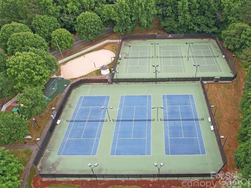 5005 Chestnut Knoll Lane, Charlotte, NC 28269.  MLS# CAR4271078, YatesRealty ID 31391. 