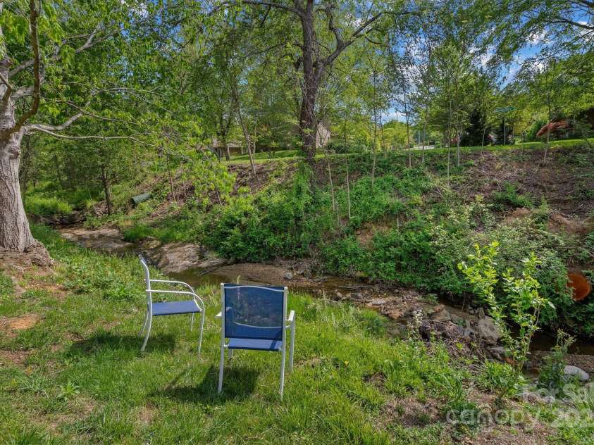 4-B HedgeRose Court, Asheville, NC 28805.  MLS# CAR4258653, YatesRealty ID 31392. 