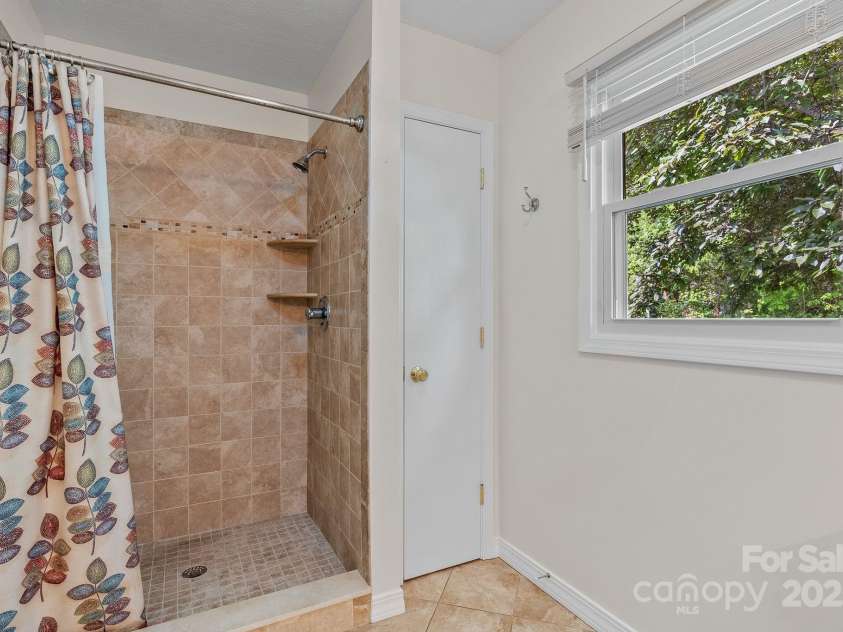 4-B HedgeRose Court, Asheville, NC 28805.  MLS# CAR4258653, YatesRealty ID 31392. Primary bathroom shower...