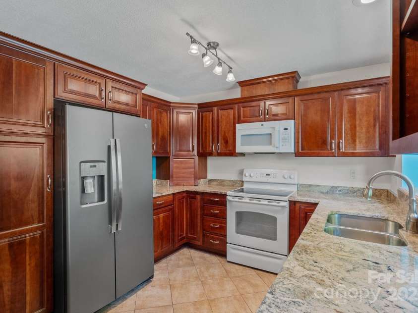 4-B HedgeRose Court, Asheville, NC 28805.  MLS# CAR4258653, YatesRealty ID 31392. Simple and effective floor plan with bright granite and everything you need...