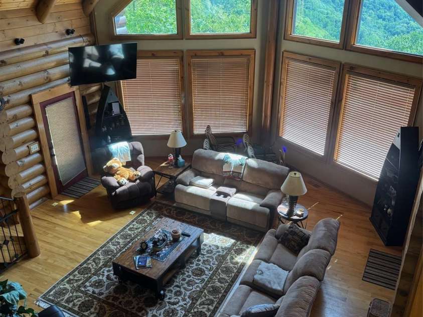 686 Hyacinth Drive, Clyde, NC 28721.  MLS# CAR4384299, YatesRealty ID 31392. 