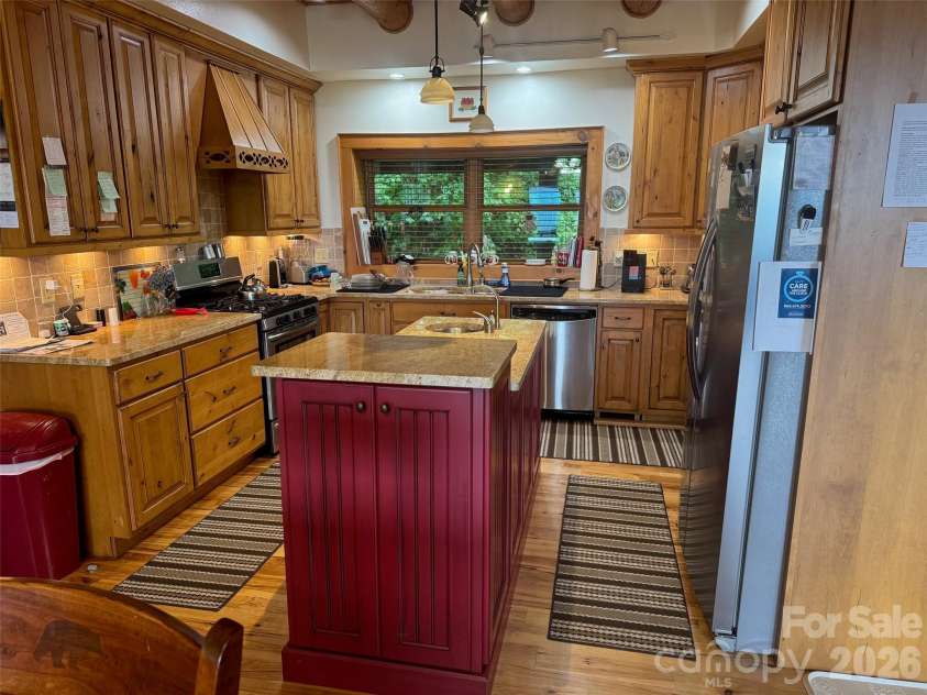 686 Hyacinth Drive, Clyde, NC 28721.  MLS# CAR4384299, YatesRealty ID 31392. 