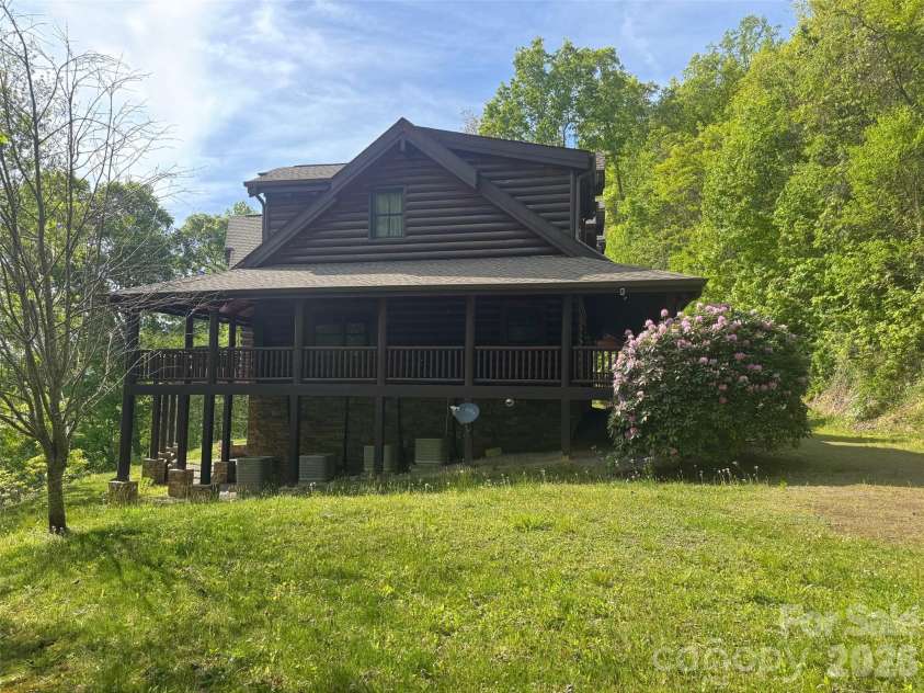 686 Hyacinth Drive, Clyde, NC 28721.  MLS# CAR4384299, YatesRealty ID 31392. 