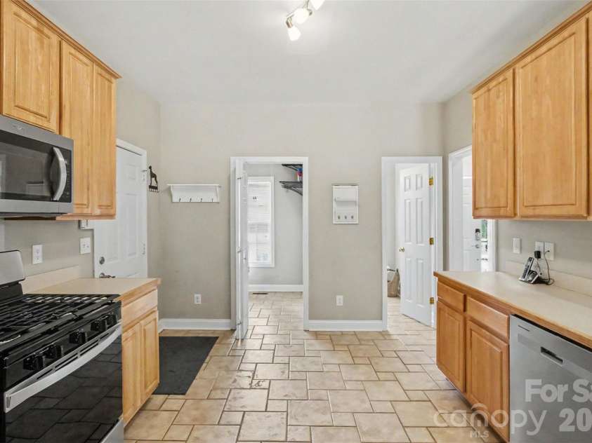 2762 Island Point Drive, Concord, NC 28027.  MLS# CAR4394127, YatesRealty ID 31393. 
