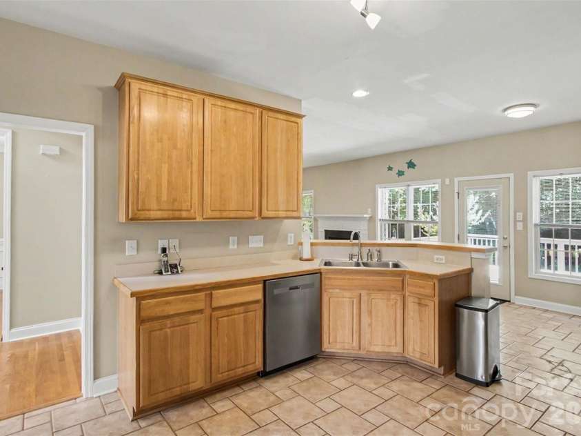 2762 Island Point Drive, Concord, NC 28027.  MLS# CAR4394127, YatesRealty ID 31393. 