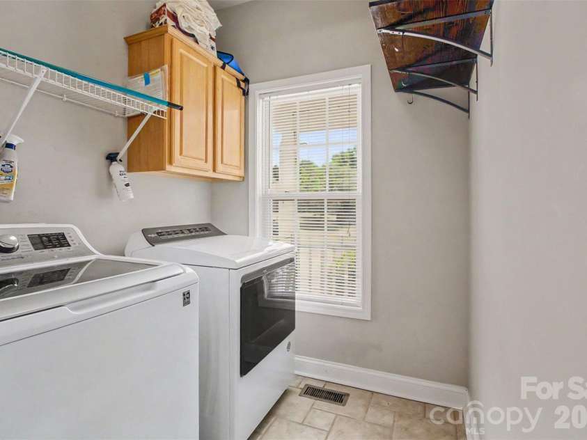 2762 Island Point Drive, Concord, NC 28027.  MLS# CAR4394127, YatesRealty ID 31393. Laundry on main