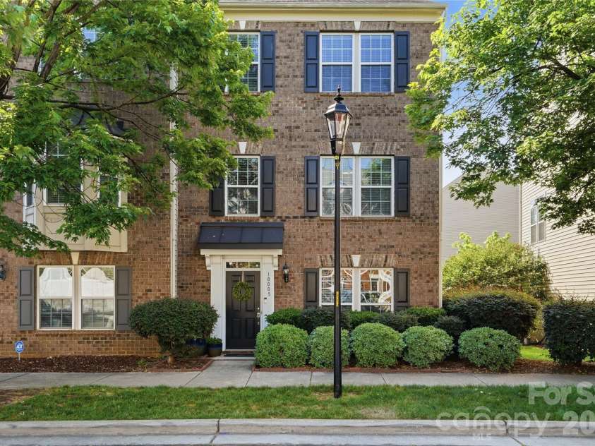 10005 Kings Parade Boulevard, Charlotte, NC 28273.  MLS# CAR4381853, YatesRealty ID 31394. 