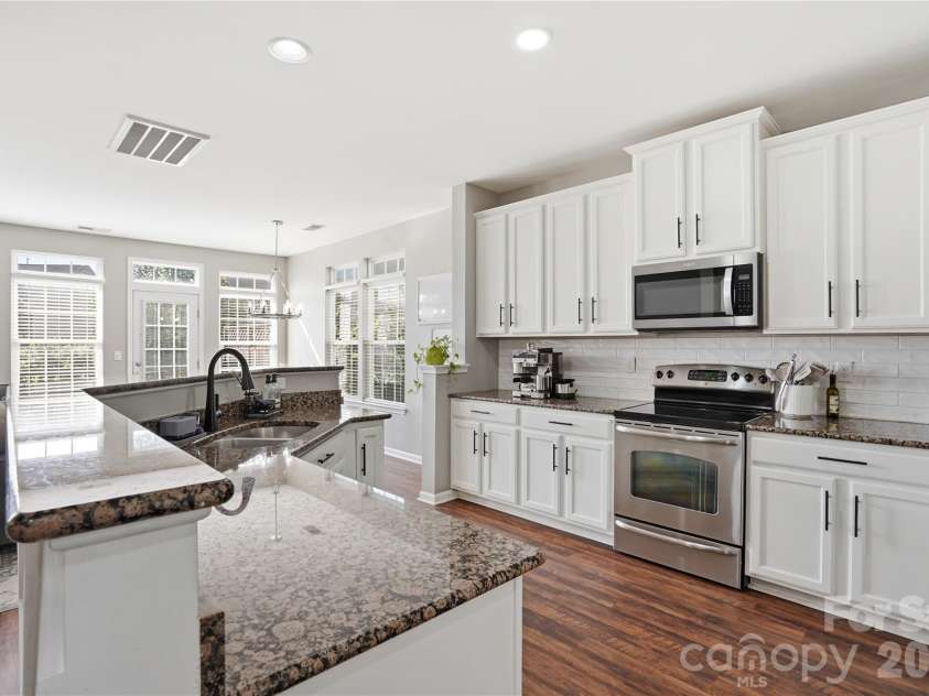 10005 Kings Parade Boulevard, Charlotte, NC 28273.  MLS# CAR4381853, YatesRealty ID 31394. 