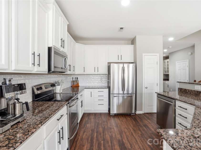 10005 Kings Parade Boulevard, Charlotte, NC 28273.  MLS# CAR4381853, YatesRealty ID 31394. 