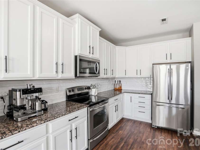 10005 Kings Parade Boulevard, Charlotte, NC 28273.  MLS# CAR4381853, YatesRealty ID 31394. 