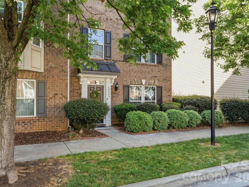 10005 Kings Parade Boulevard, Charlotte, NC 28273.  MLS# CAR4381853, YatesRealty ID 31394. 