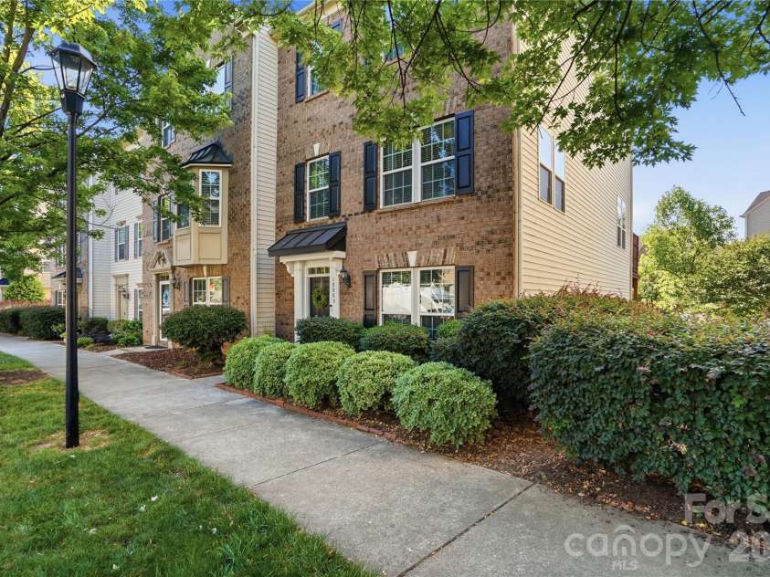 10005 Kings Parade Boulevard, Charlotte, NC 28273.  MLS# CAR4381853, YatesRealty ID 31394. 