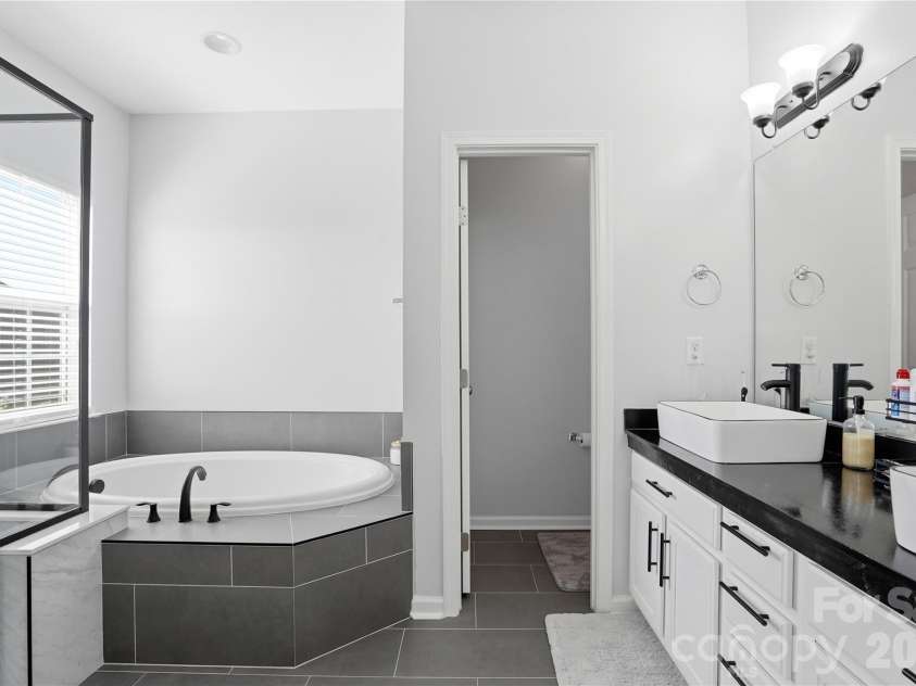 10005 Kings Parade Boulevard, Charlotte, NC 28273.  MLS# CAR4381853, YatesRealty ID 31394. 