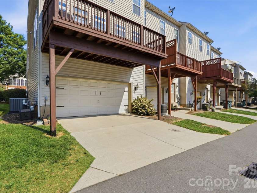 10005 Kings Parade Boulevard, Charlotte, NC 28273.  MLS# CAR4381853, YatesRealty ID 31394. 